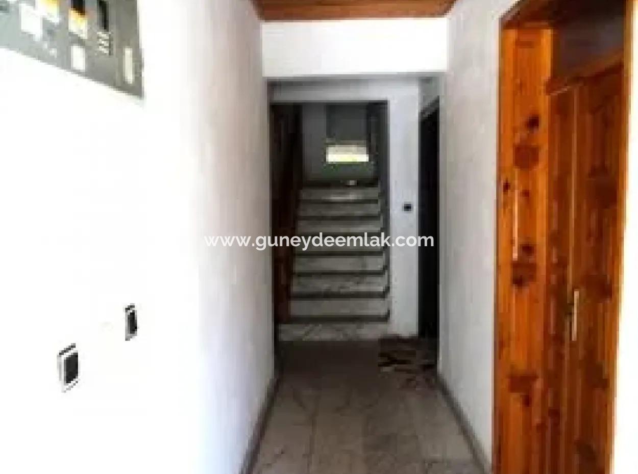 6 Mehrfamilienhäuser Auf 717 M2 Grundstück Im Zentrum Von Köyceiz Stehen Komplett Zum Verkauf