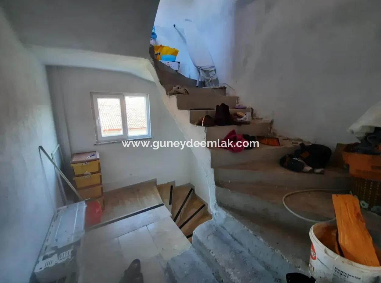 2-Stöckiges Gartenhaus Zum Verkauf Auf Einem 1 000 M2 Großen Grundstück In Ortaca Kemaliye, Mugla