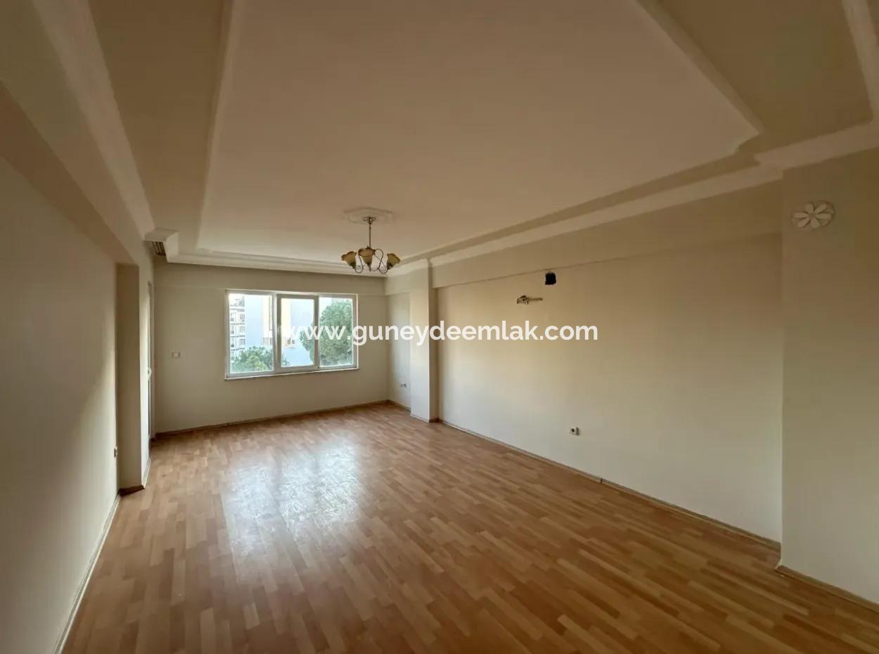 Boulevard Fassade 3 1 Wohnzimmer- Und Küchenwohnung Zum Verkauf