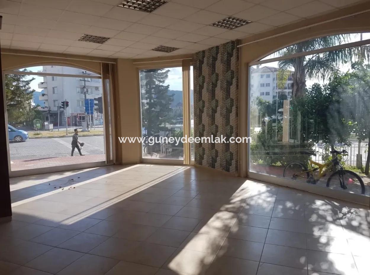 Der Leiter Der Ecke, Am Rande Der Fahrbahn Oriya Dalyan Rental-Shop-120 M2