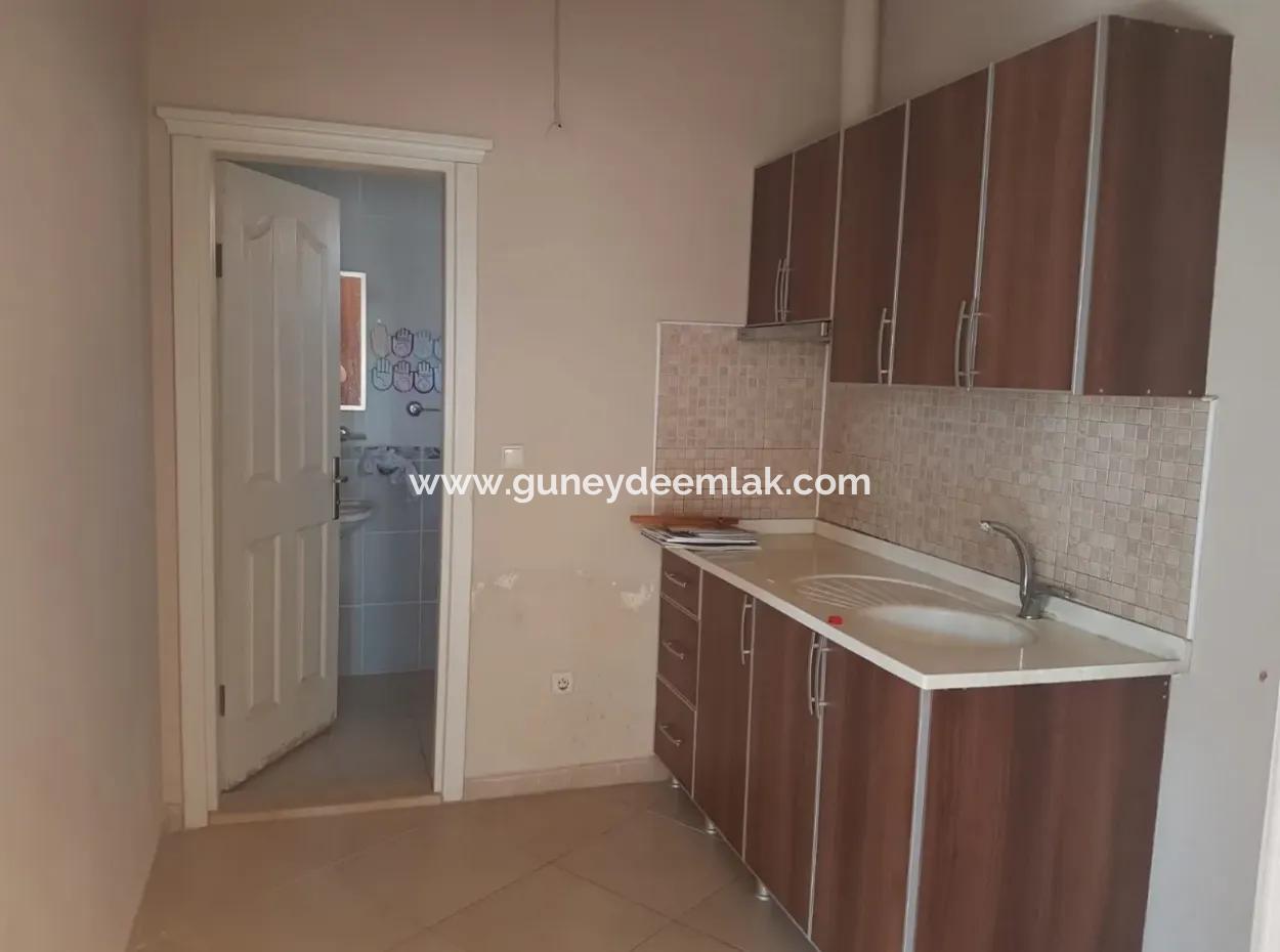 Der Leiter Der Ecke, Am Rande Der Fahrbahn Oriya Dalyan Rental-Shop-120 M2