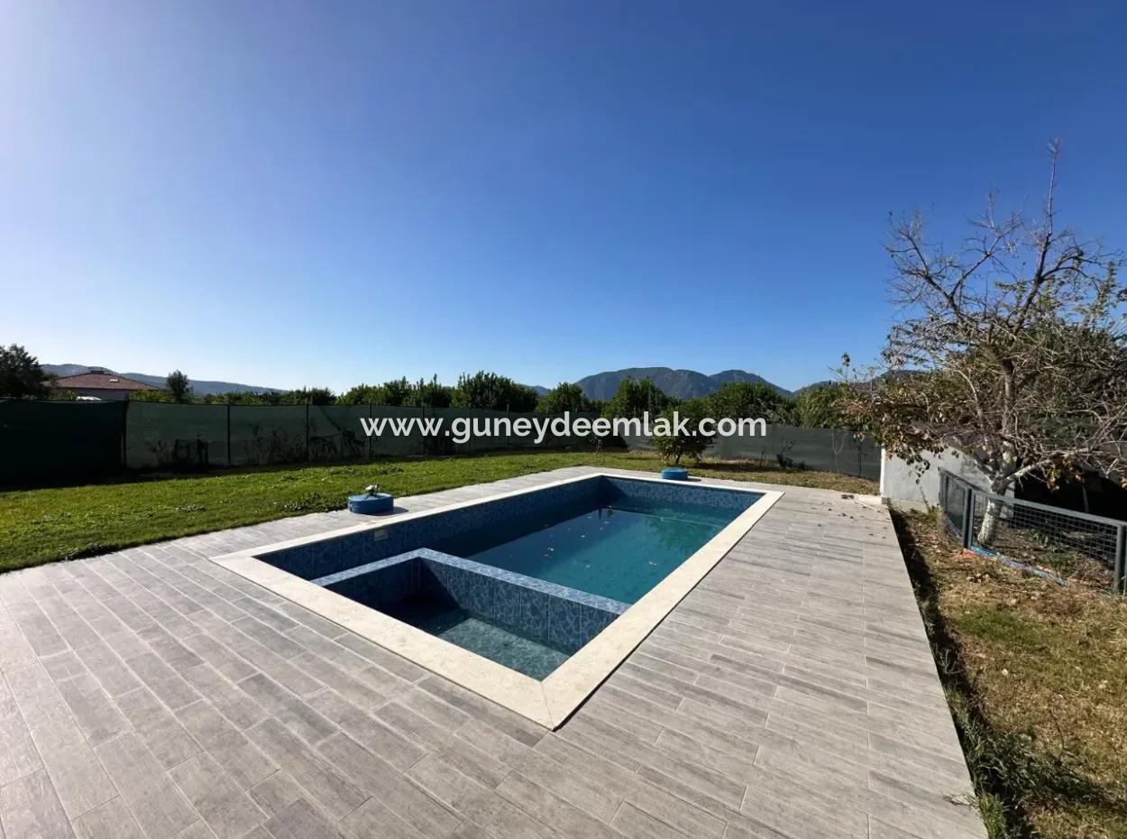 Einstöckiges Haus Mit Freistehendem Pool In Ortacada Zur Langzeitmiete