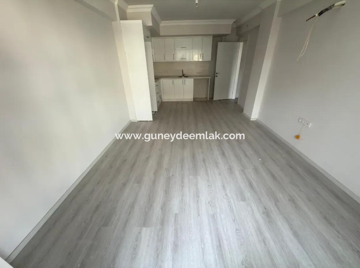 1 1 Geräumige, Brandneue Wohnung Zum Verkauf In Einem Komplex Mit Pool In Der Nähe Des Zentrums Von Ortaca.