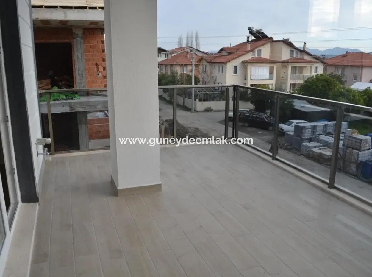 Null Geschäfte Zum Verkauf Im Dorf Business Center