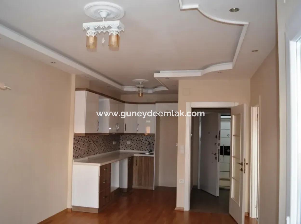 Null Geschäfte Zum Verkauf Im Dorf Business Center