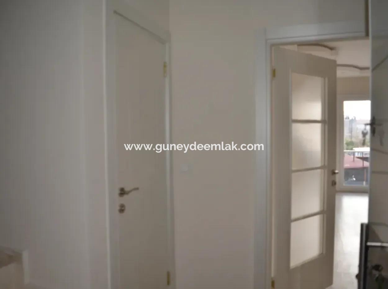 Null Geschäfte Zum Verkauf Im Dorf Business Center