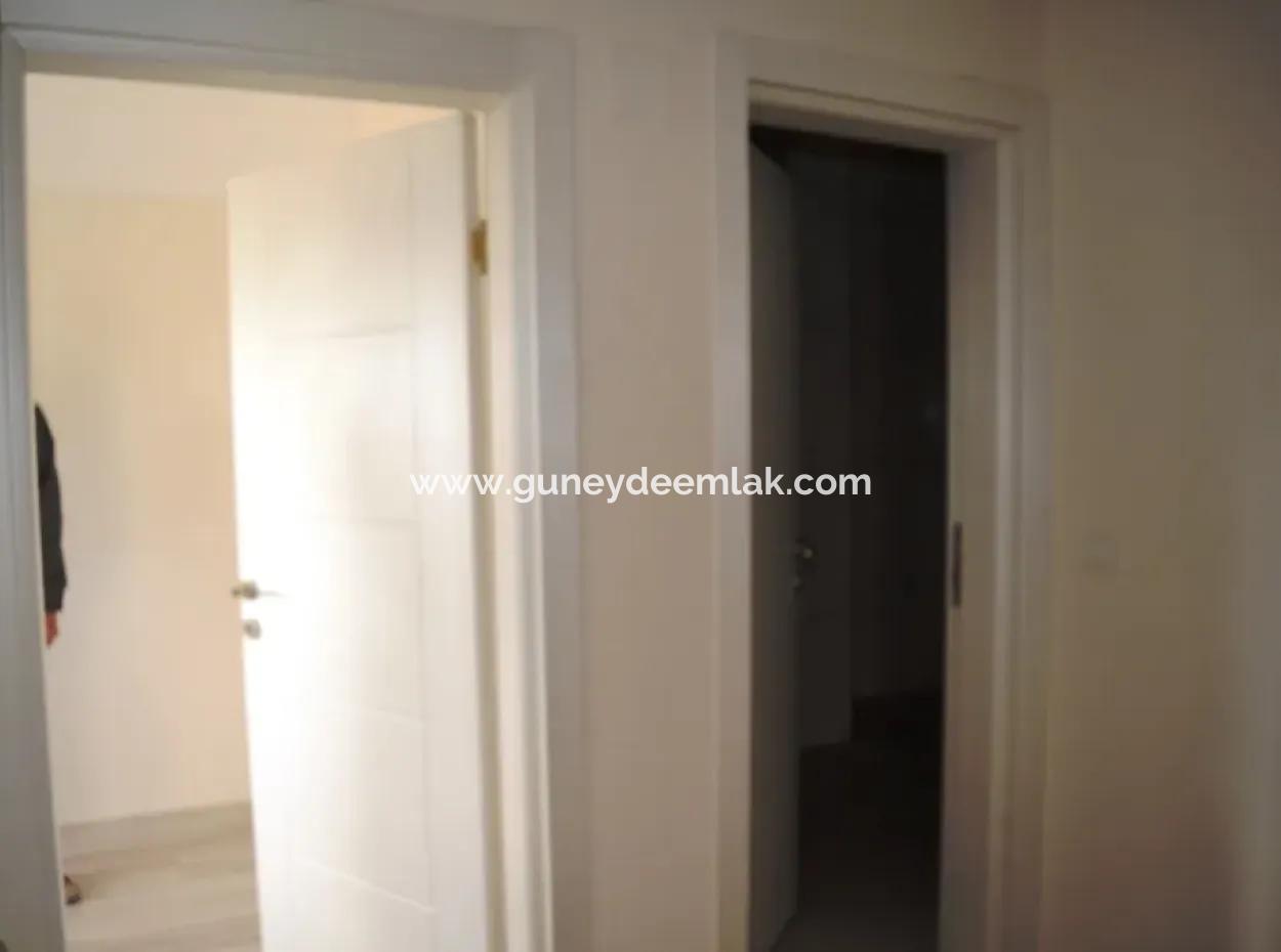 Null Geschäfte Zum Verkauf Im Dorf Business Center