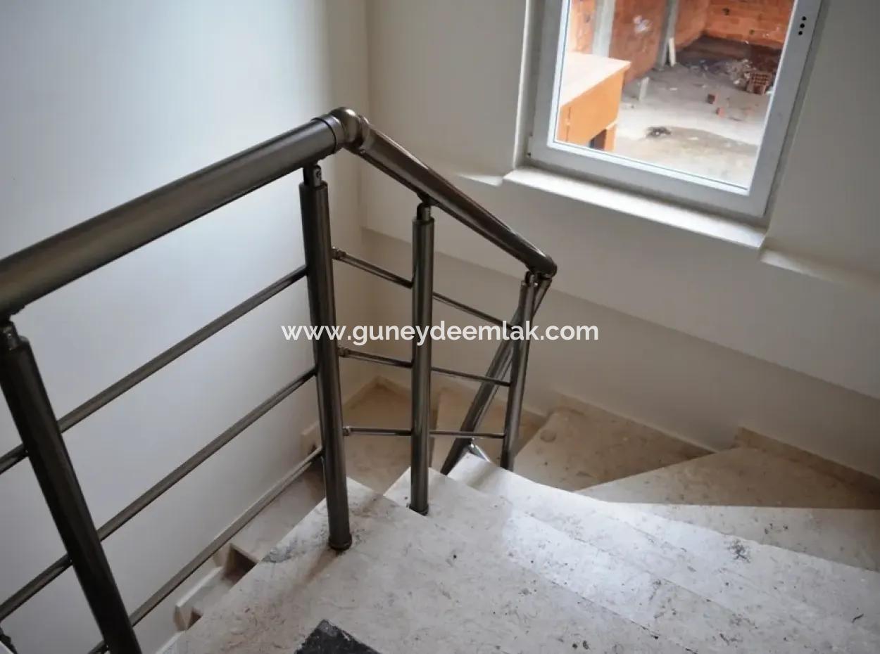 Null Geschäfte Zum Verkauf Im Dorf Business Center