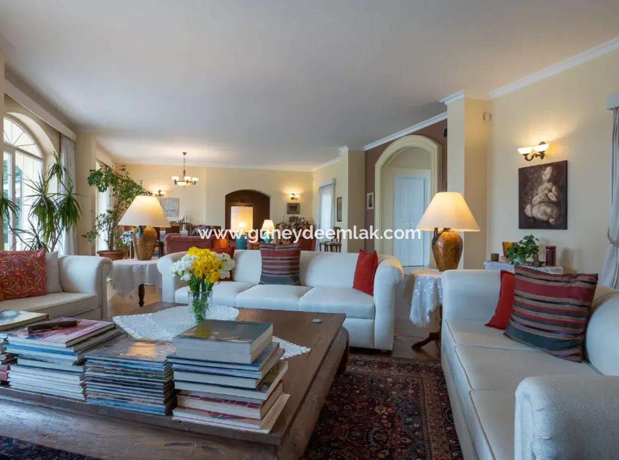 7 In 1 Detached Luxury House On A 2300 M2 Plot For Sale In Zekeriyaköy, Istanbul