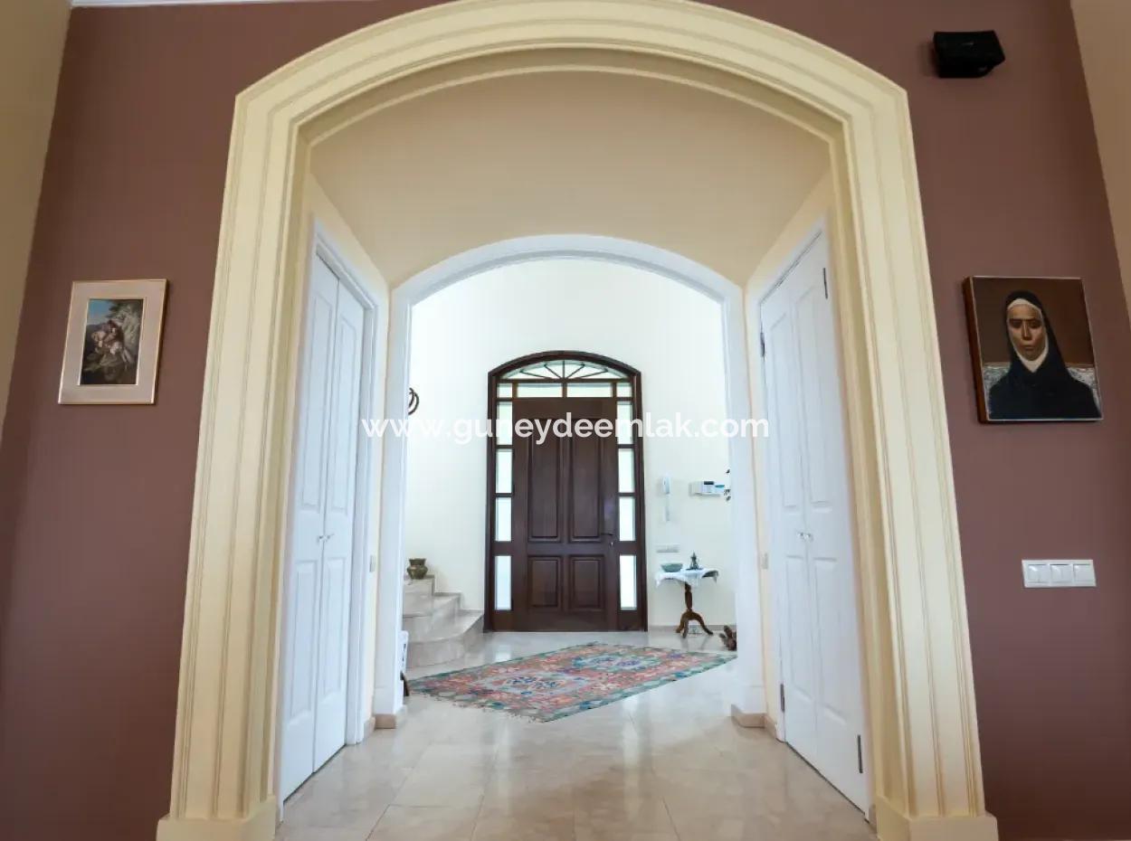 7 In 1 Detached Luxury House On A 2300 M2 Plot For Sale In Zekeriyaköy, Istanbul