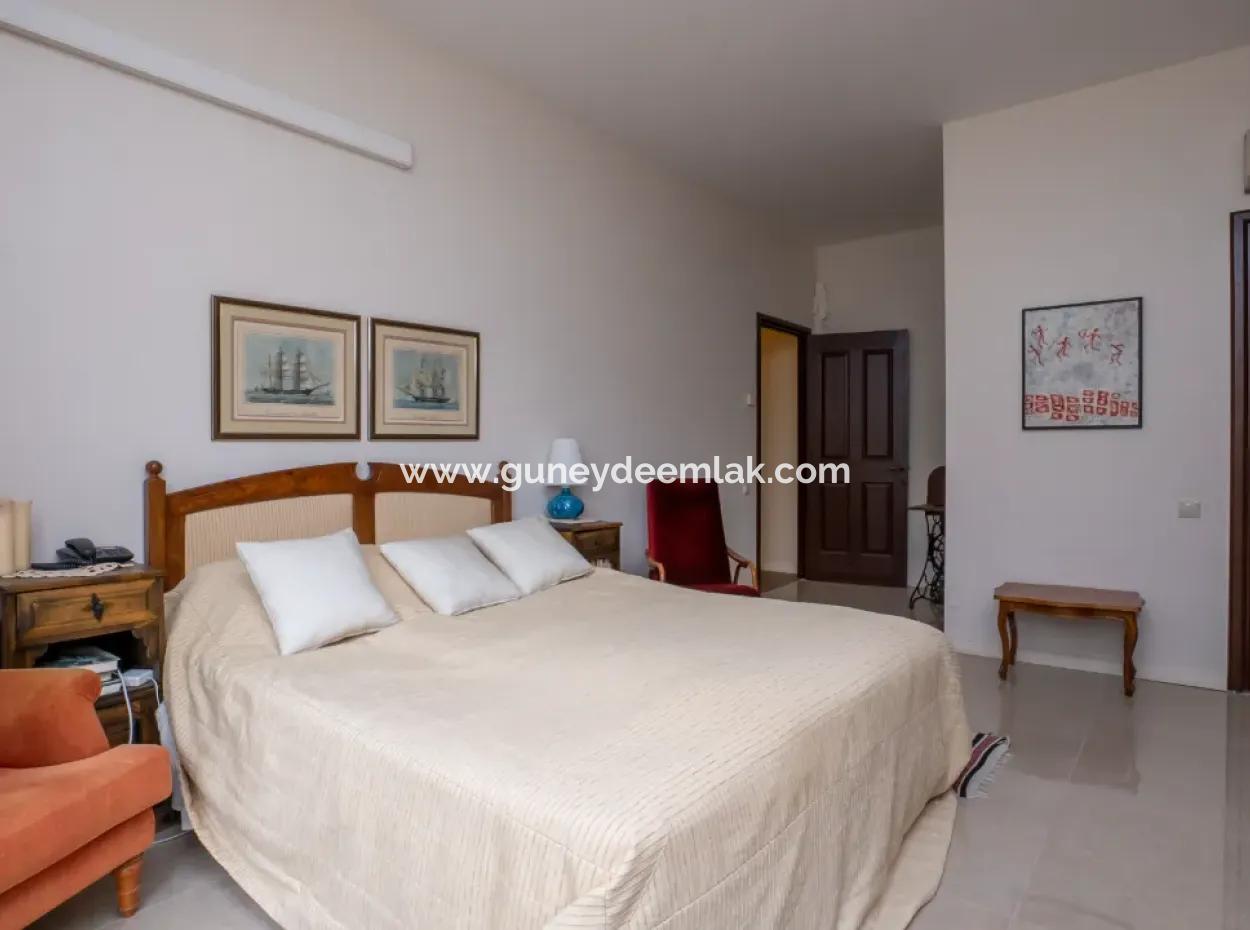 7 In 1 Detached Luxury House On A 2300 M2 Plot For Sale In Zekeriyaköy, Istanbul