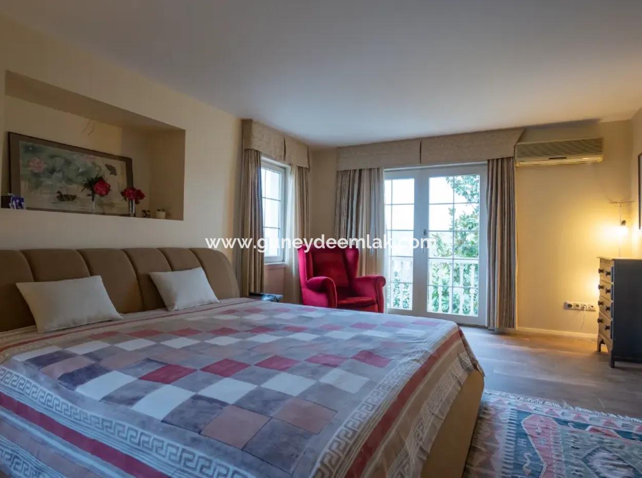 7 In 1 Detached Luxury House On A 2300 M2 Plot For Sale In Zekeriyaköy, Istanbul