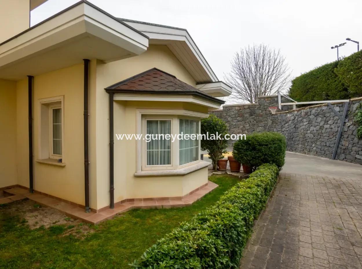 7 In 1 Detached Luxury House On A 2300 M2 Plot For Sale In Zekeriyaköy, Istanbul