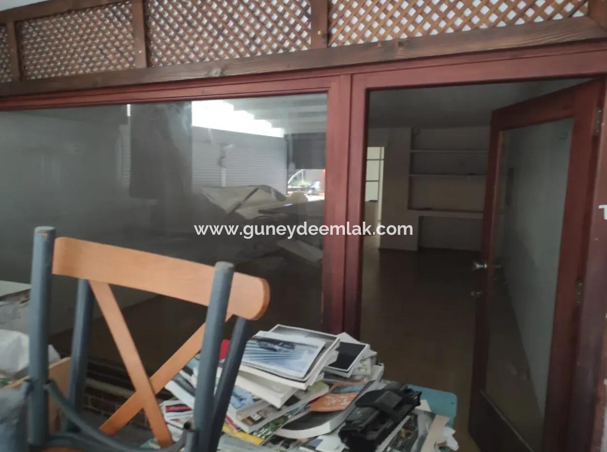 Muğla Ula Akyakada Busy Street Flat Entrance Shop For Emergency Sale