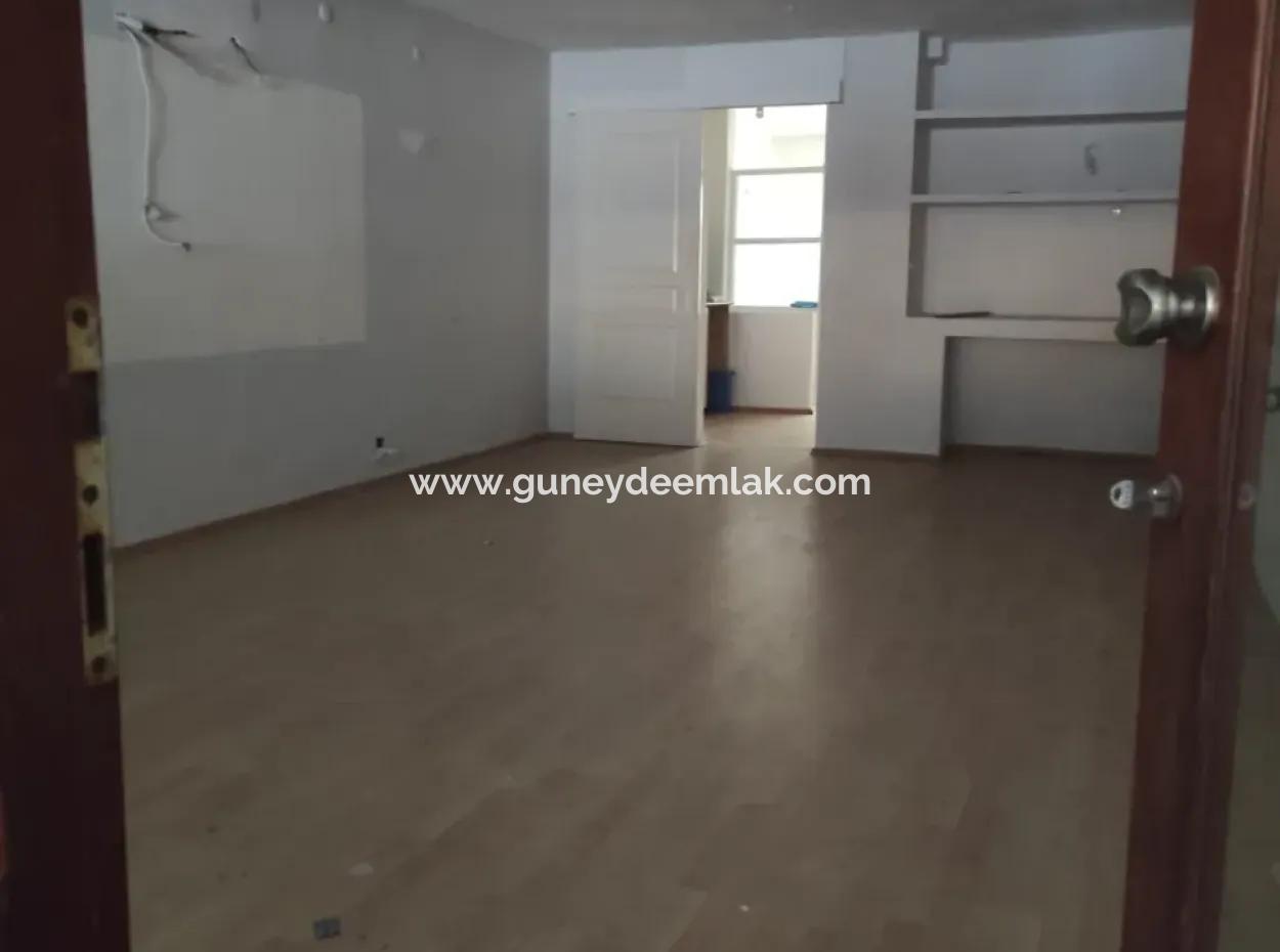 Muğla Ula Akyakada Busy Street Flat Entrance Shop For Emergency Sale