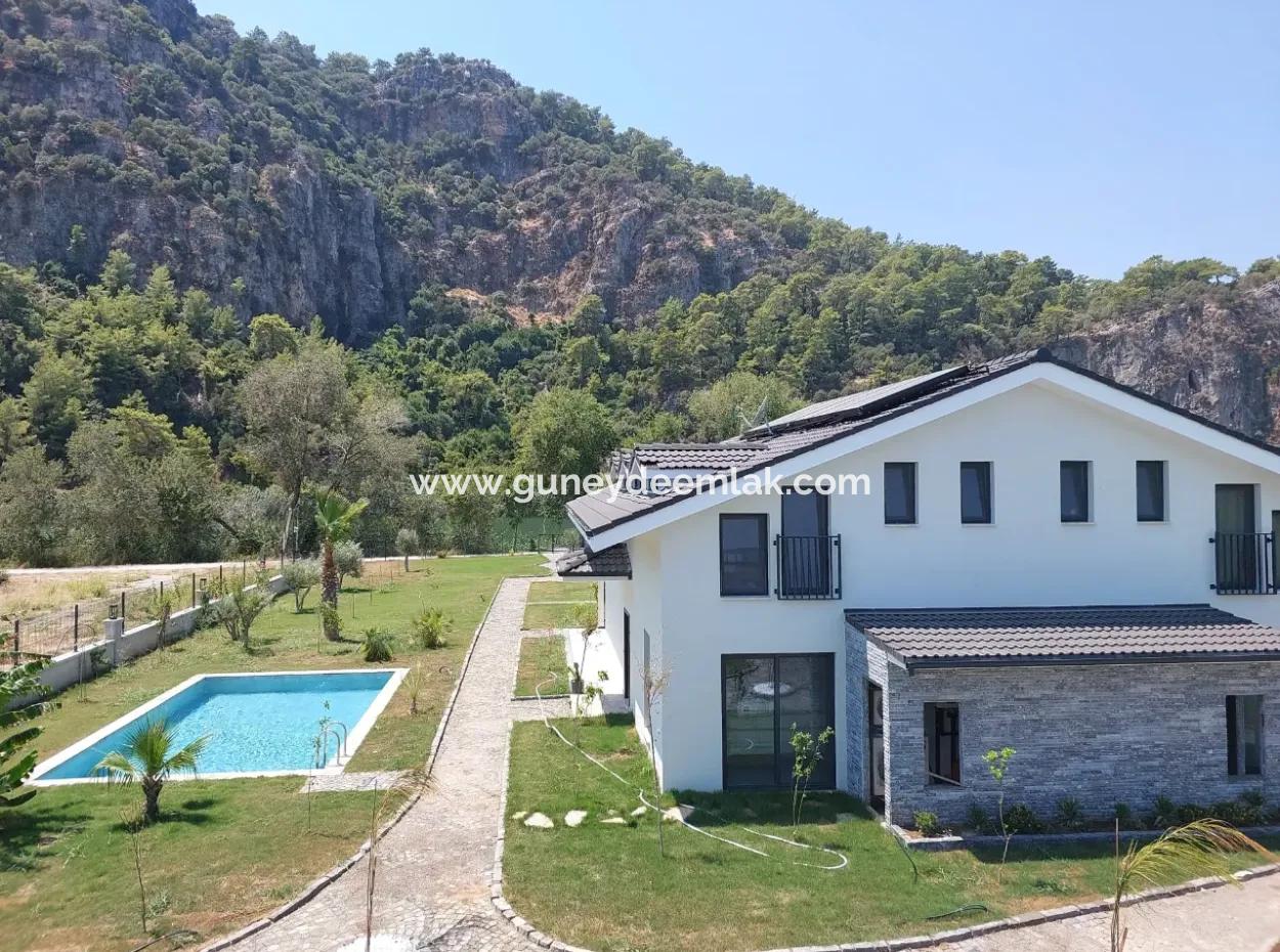 8 Brand New Villas On A 2.600 M2 Detached Plot By The Canal In Muğla Dalyanda For Rent For Tourism Business