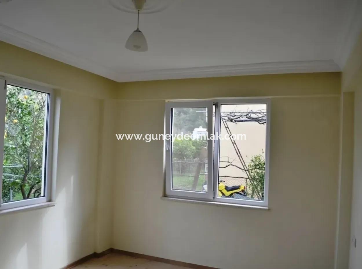 Oriya Detached With A Garden Apartment Rental In The Centre