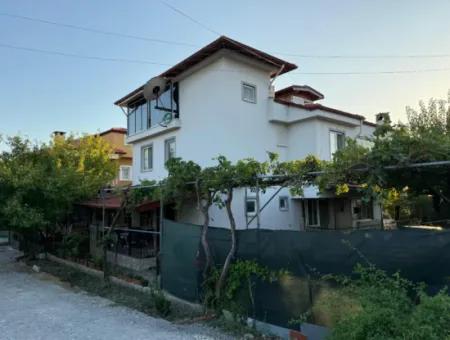 A Detached 2.5-Storey Building On The Dalyan Road In Ortacada Is For Sale.