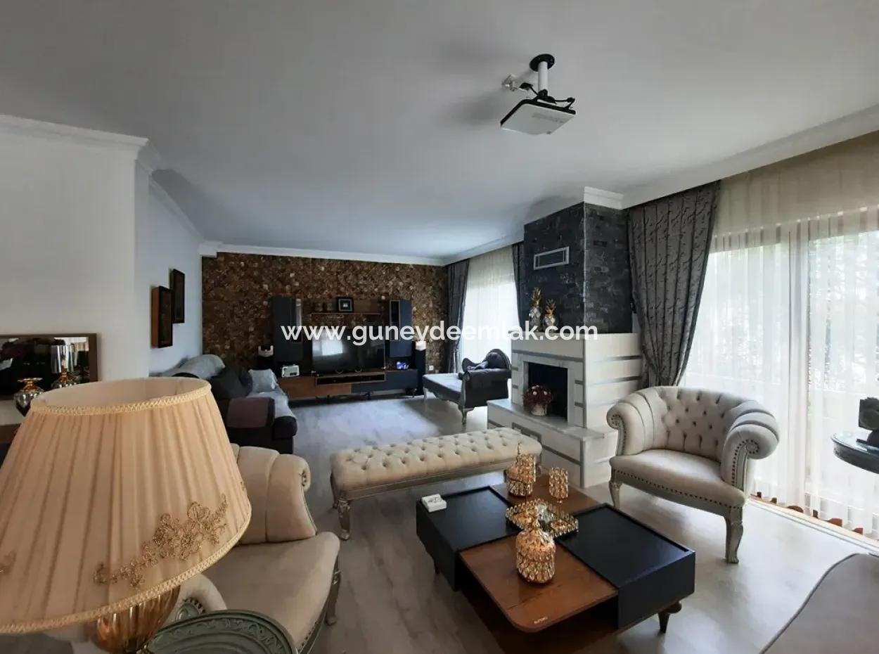 Muğla Dalyanda Satılık Yüzme Havuzlu Lüks Villa