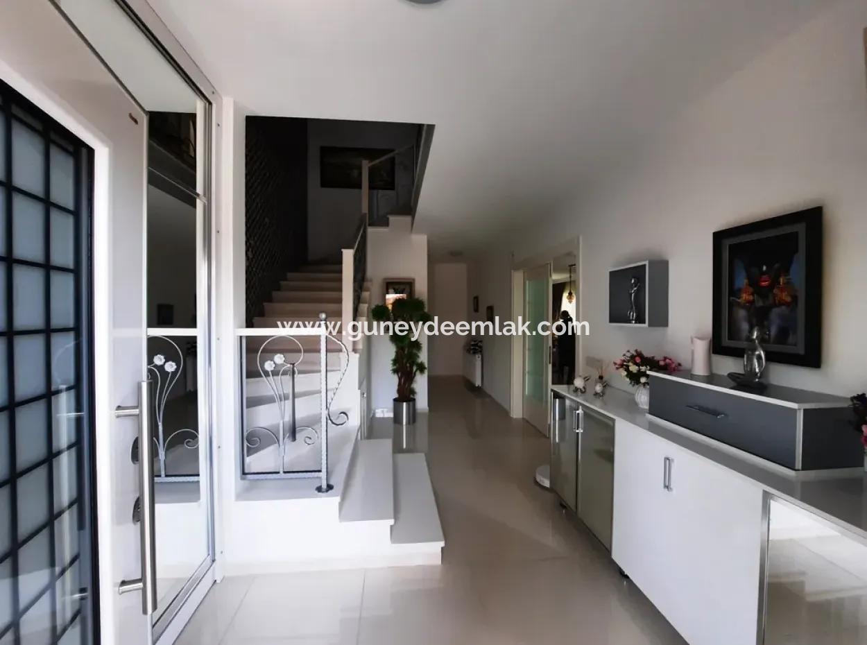 Muğla Dalyanda Satılık Yüzme Havuzlu Lüks Villa