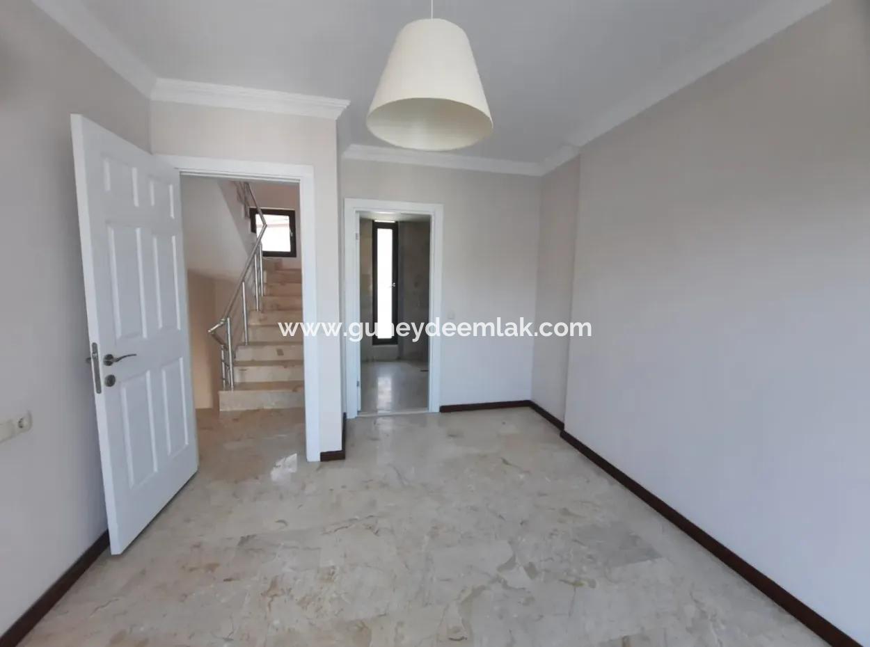 Muğla Ortaca Dalyanda Yüzme Havuzlu 3 Tripleks Villa Komple Satılık