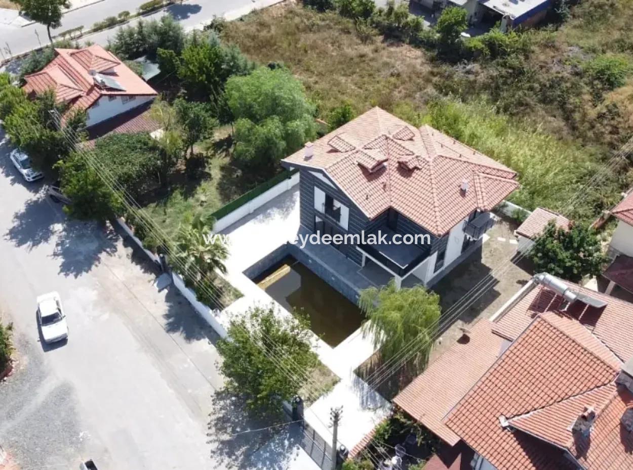 Muğla Dalyanda 520 M2 Arsada 230 M2 5+1 Ultra Lüks Villa Satılık