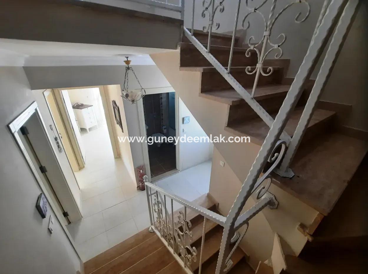 Muğla Ortaca Okçularda 200 M2 5+1 Yüzme Havuzlu Müstakil Eşyalı Villa Yıllık Kiralık