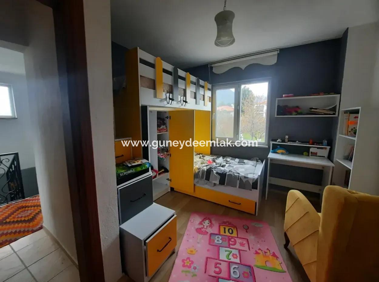 Köyceğiz Zeytinalanında 1700 M2 Arsada 200 M2 Göl Manzaralı Villa Satılık