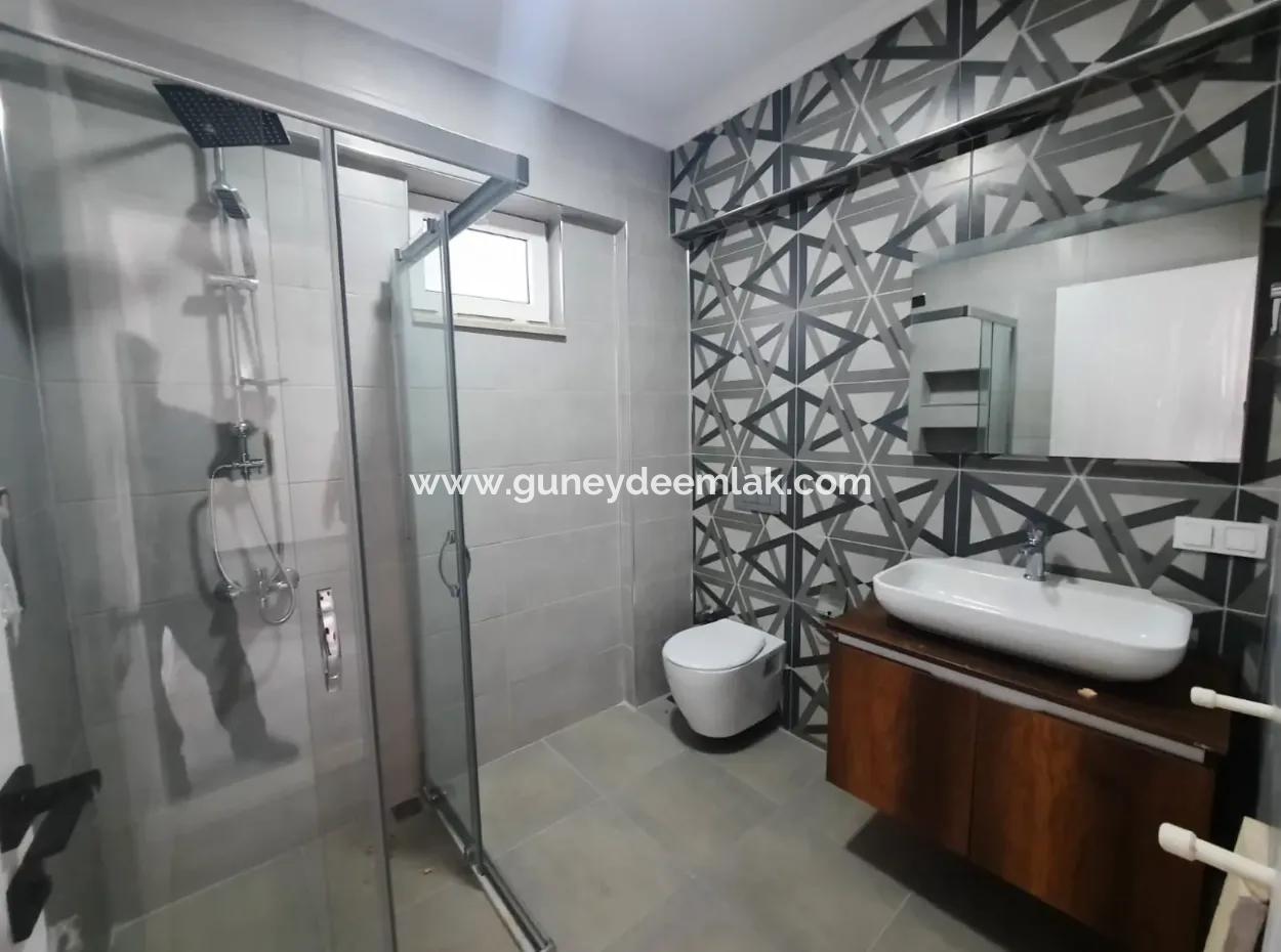 Köyceğizde Göle Yakın Yüzme Havuzlu 7+1 Müstakil Tripleks Satılık