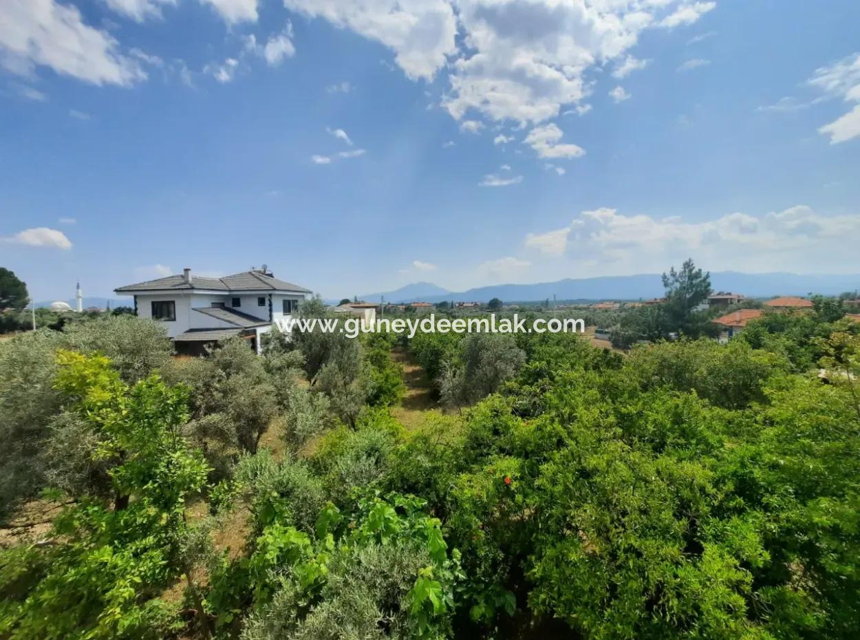 Köyceğiz Toparlarda Göl Manzaralı 2 100 M2 İmarlı Arsa Ve 2 Ev Satılık