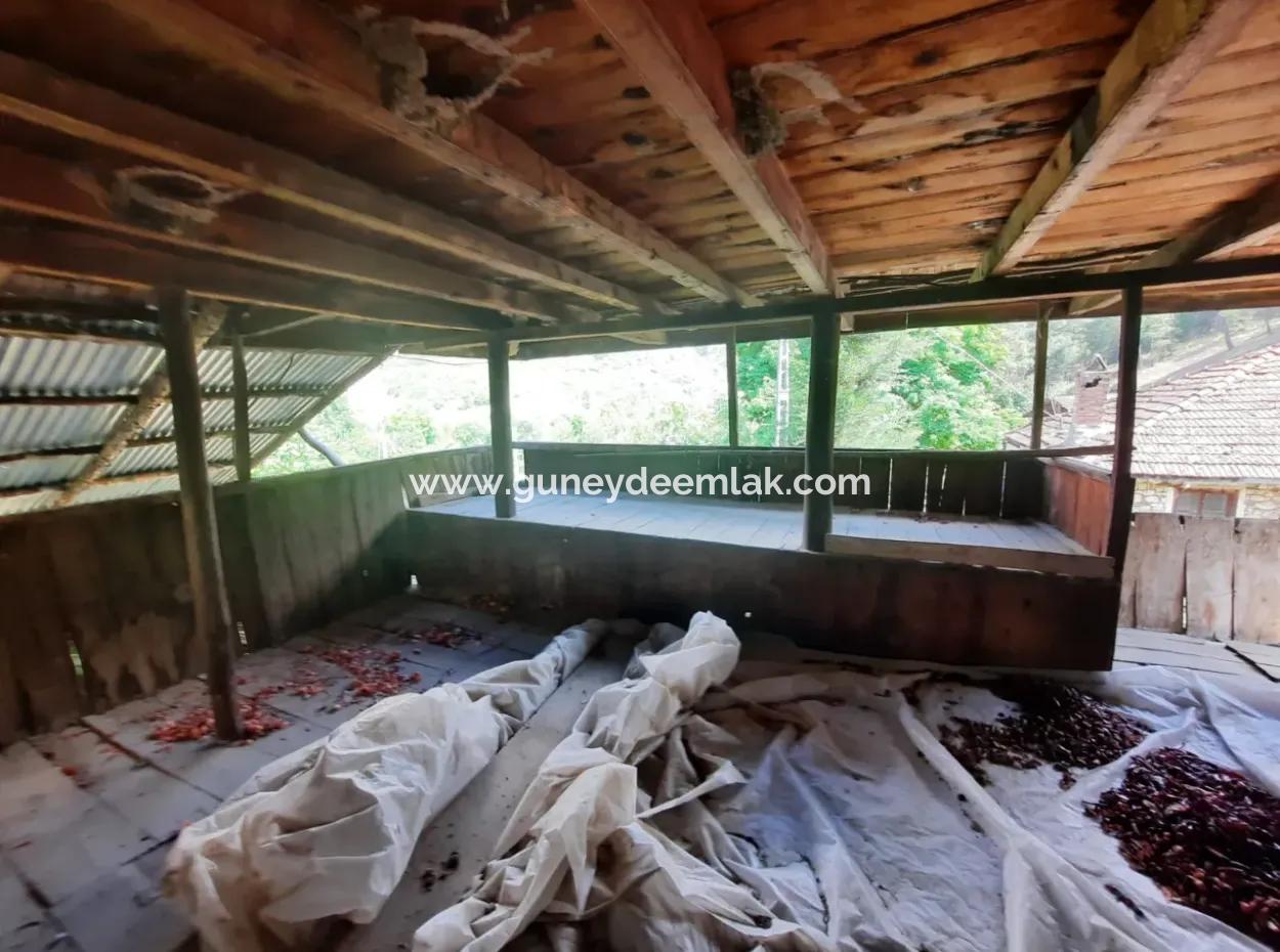 Beyağaç Sazak Ta 3 250 M2 Arazide Köy Evi Ve Ahır Satılık