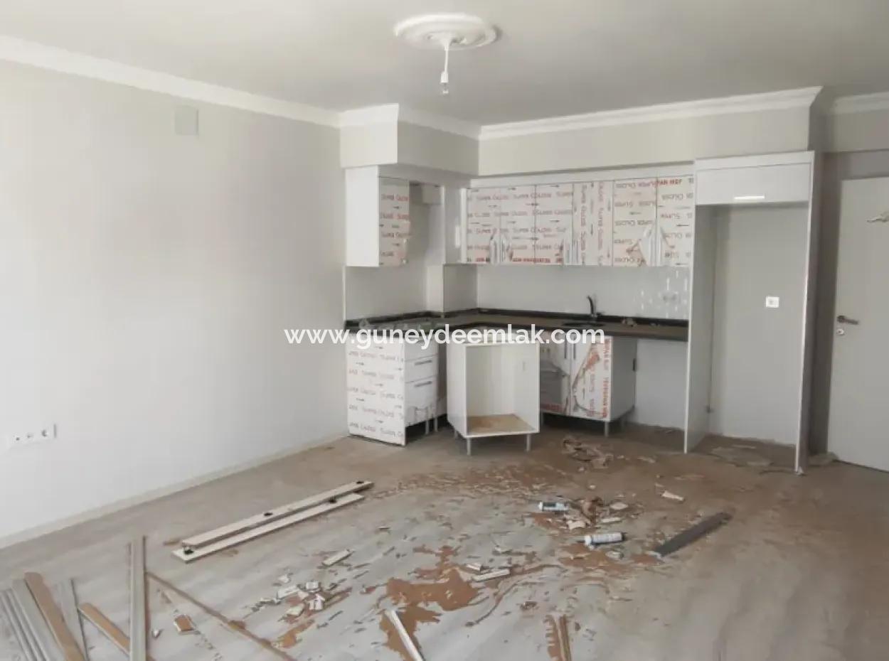 Karaburunda Havuzlu Sitede  2+1 Daire Satılık