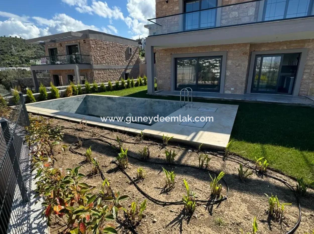 Muğla Bodrum Gündoğanda Deniz Manzaralı 4+1 Sıfır Dubleks Satılık