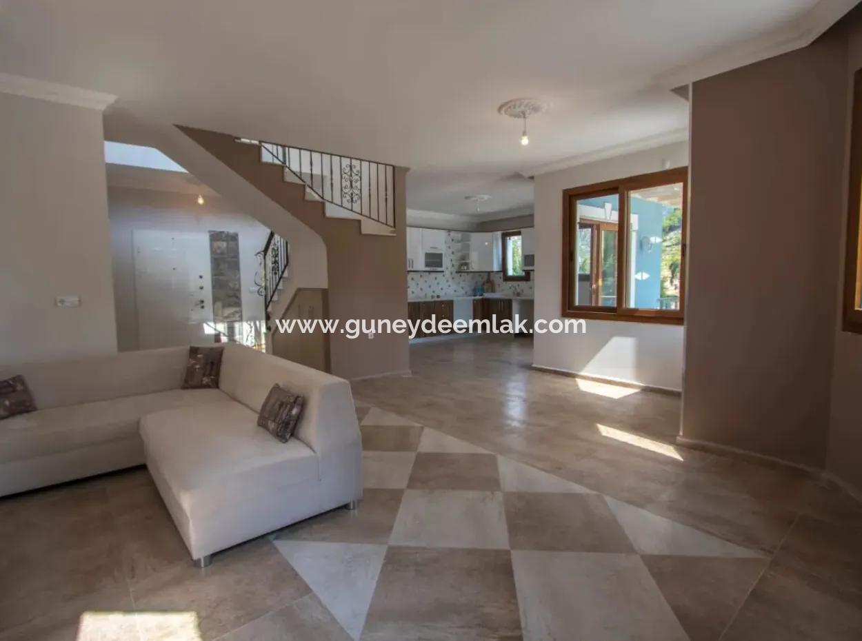 Fethiye Üzümlüde Doğa İçinde Satılık Yüzme Havuzlu Müstakil Lüks Villa