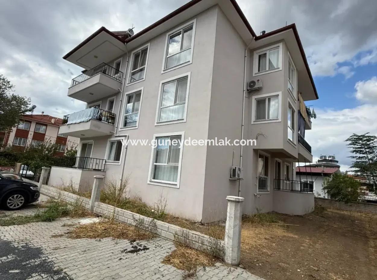 Ortaca Cumhuriyette 2+1 Bahçeli Giriş Kat Daire Satılık.