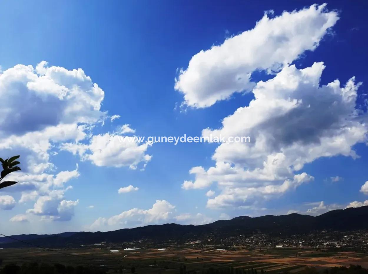 Çameli Kızılyakada 5 000 M2 Müstakil Arazide 2+1  Ev Ve  200 M2  Ahır Satılık