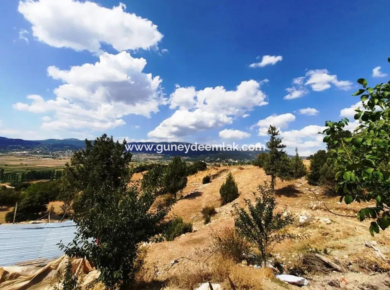 Çameli Kızılyakada 5 000 M2 Müstakil Arazide 2+1  Ev Ve  200 M2  Ahır Satılık