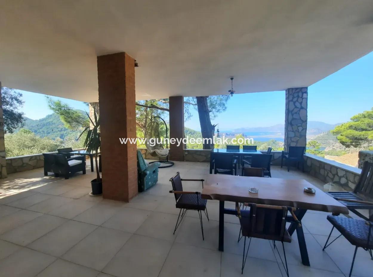 Muğla Dalyan Gökbelde Deniz Manzaralı, Yüzme Havuzlu, 1800 M2 Arazide 2+1  Eşyalı Taş Ev Satılık