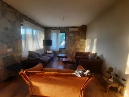 Muğla Dalyan Gökbelde Deniz Manzaralı, Yüzme Havuzlu, 1800 M2 Arazide 2+1  Eşyalı Taş Ev Kiralık