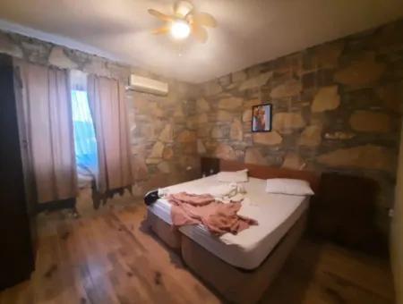 Muğla Dalyan Gökbelde Deniz Manzaralı, Yüzme Havuzlu, 1800 M2 Arazide 2+1  Eşyalı Taş Ev Kiralık