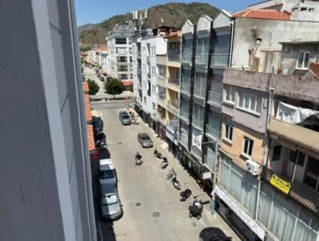 Ortaca Çarşı Merkezde Eşyalı 1+1 Geniş Daire Kiralık.