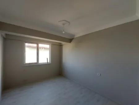 Muğla Ortaca Merkezde Yüzme Havuzlu Sıfır 3 Katlı Binanın Orta Katında Bulunan 1+1 Daire Satılık